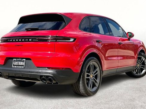 Used 2024 Porsche Cayenne AWD/4WD image 2