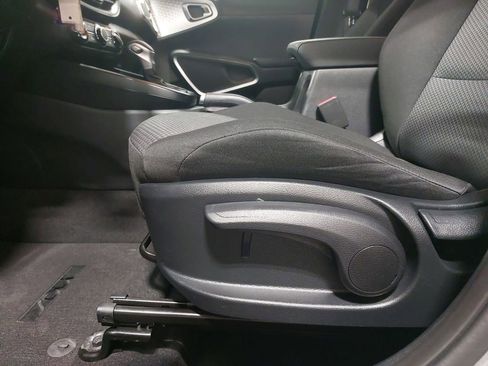 Used 2025 Kia Soul LX w/ LX Technology Package image 28