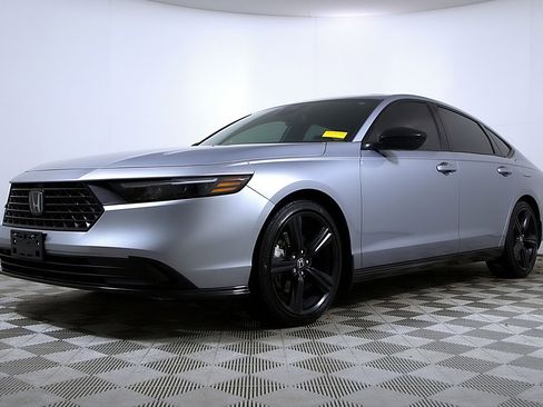 Used 2023 Honda Accord Sport image 2