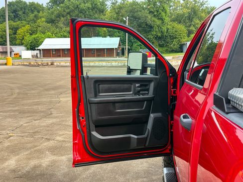 Used 2018 RAM 2500 Tradesman w/ Chrome Appearance Group AWD/4WD image 16