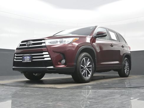 Used 2017 Toyota Highlander XLE image 28