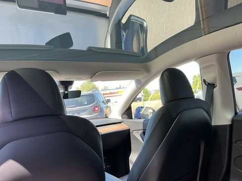 Used 2022 Tesla Model Y Long Range AWD/4WD image 22