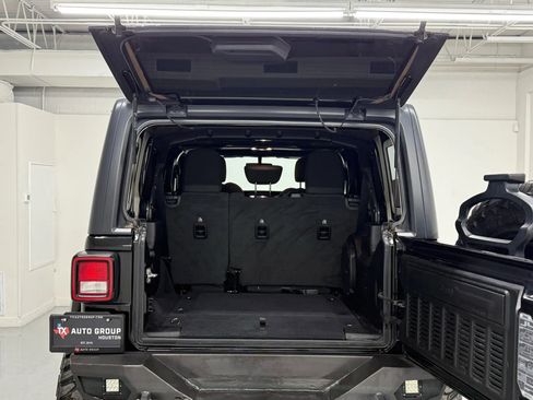 Used 2020 Jeep Wrangler Unlimited Sahara image 43