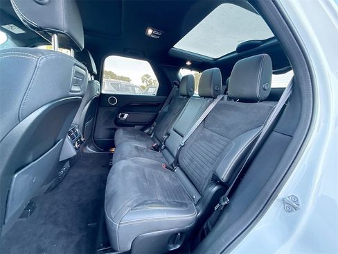 Used 2023 Land Rover Discovery S R-Dynamic image 27