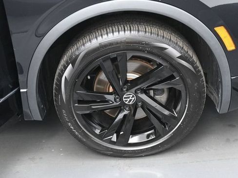 Used 2023 Volkswagen Tiguan SE R-Line FWD image 38