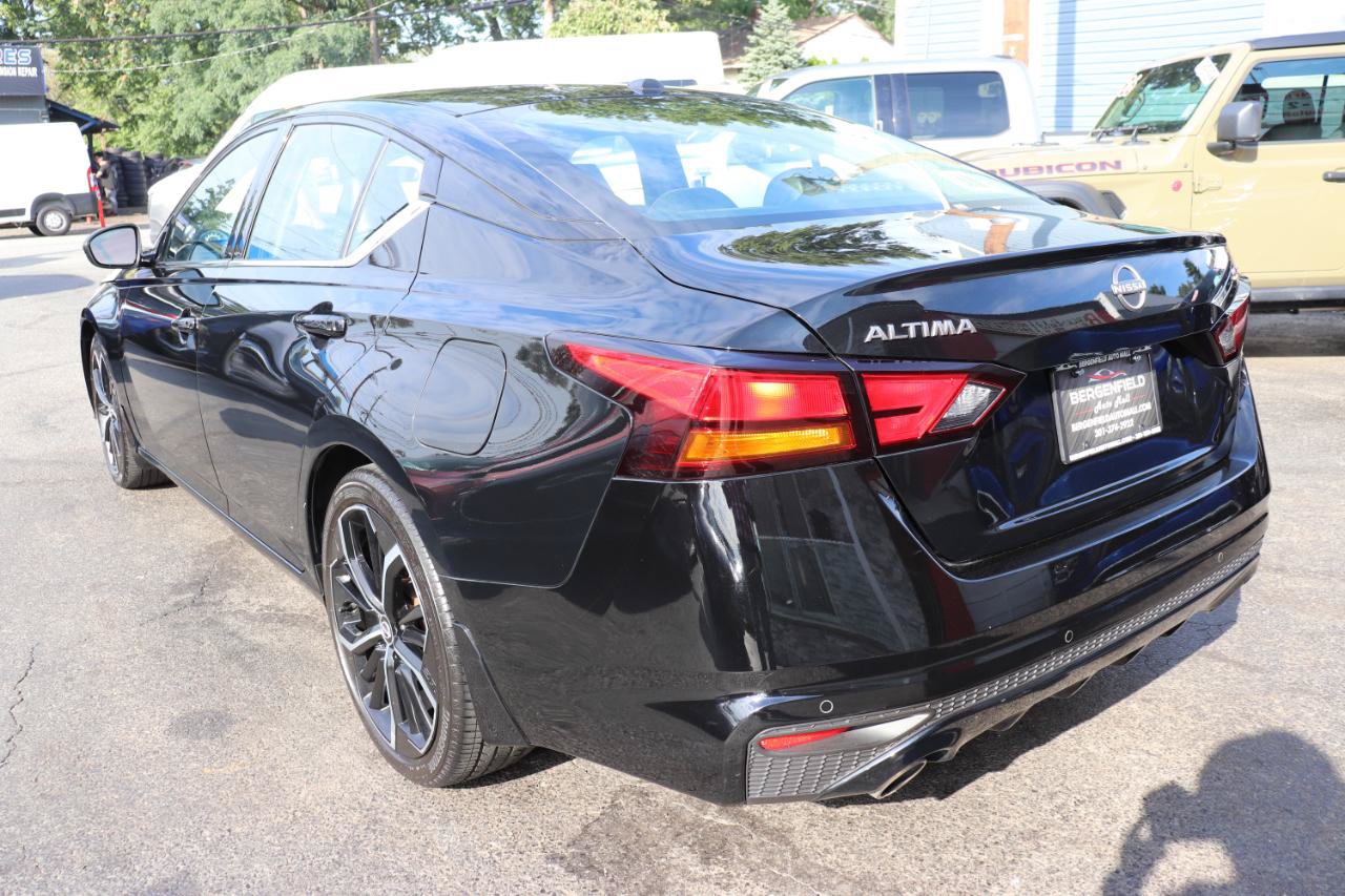 Used 2024 Nissan Altima 2.5 SR w/ SR Premium Package FWD image 3