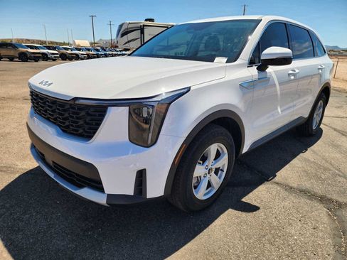 Used 2026 Kia Sorento LX FWD image 3