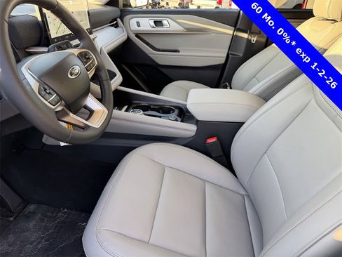Used 2025 Ford Explorer Active w/ Active Comfort Package image 11