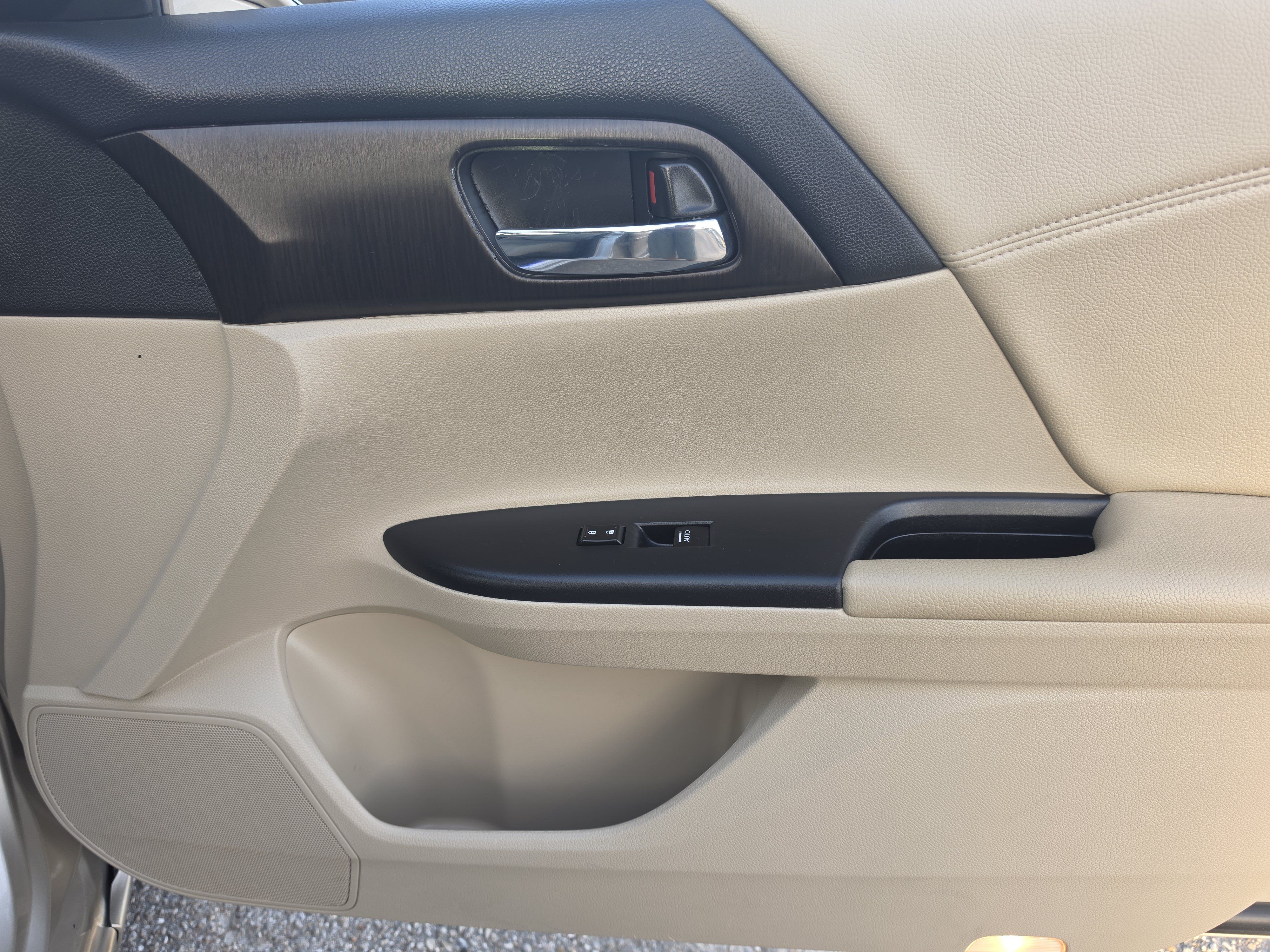 Used 2015 Honda Accord EX-L image 12