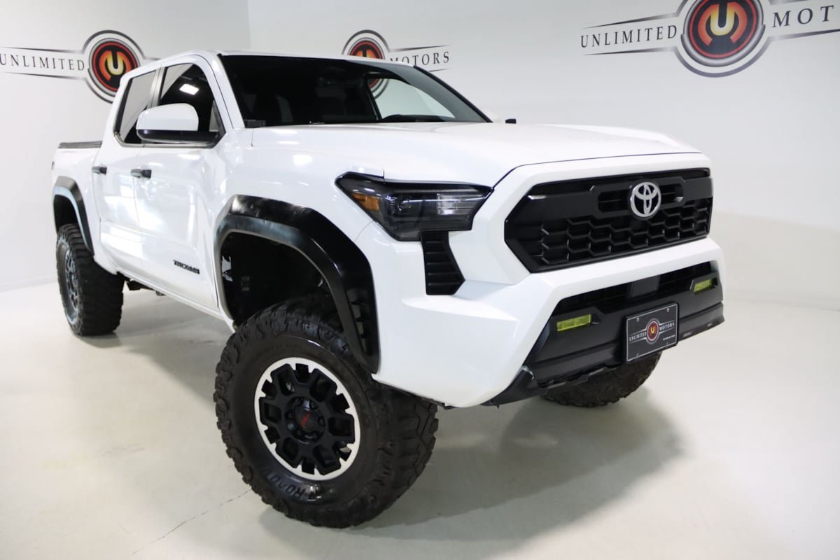 Used 2024 Toyota Tacoma TRD Off-Road AWD/4WD image 7