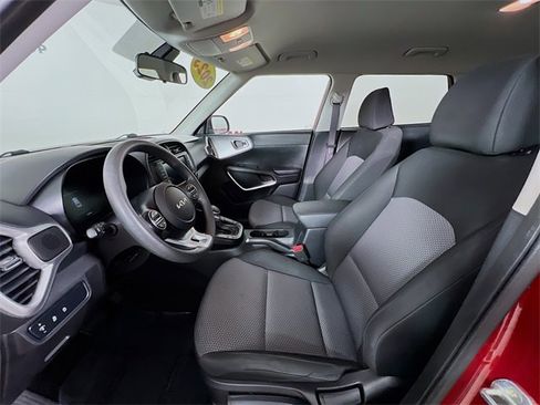 Used 2023 Kia Soul LX w/ LX Technology Package image 10