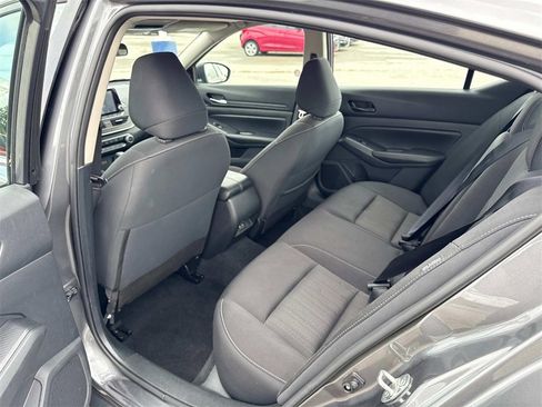 Used 2024 Nissan Altima 2.5 SV image 23