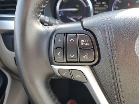 Used 2019 Toyota Highlander XLE image 29