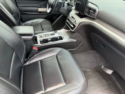 Used 2022 Ford Explorer XLT w/ Equipment Group 202A AWD/4WD image 41