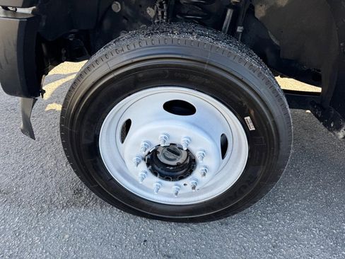 Used 2022 Ford F550 4x4 Crew Cab Super Duty w/ Power Equipment Group image 4