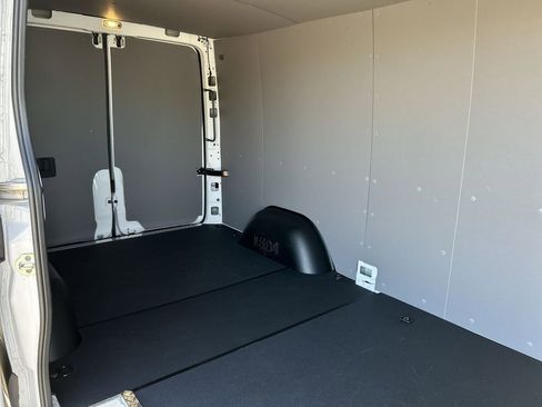 Used 2025 Mercedes-Benz Sprinter 2500 image 25