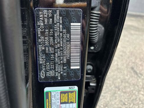 Used 2025 Hyundai Elantra SEL image 32