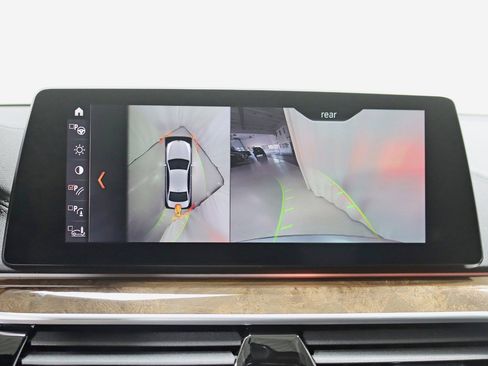 Used 2019 BMW M550i xDrive w/ Dynamic Handling Package image 20