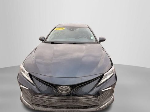 Used 2021 Toyota Camry LE image 10