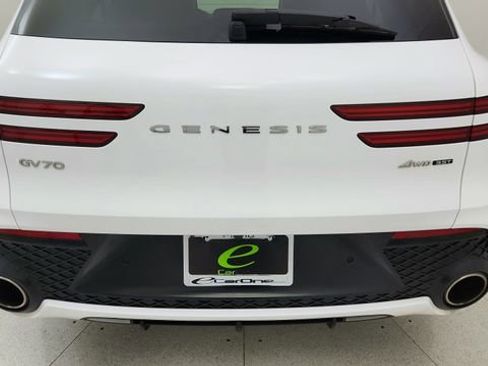 Used 2023 Genesis GV70 3.5T Sport w/ Sport Prestige Package AWD/4WD image 11