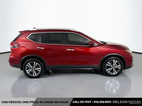 Used 2019 Nissan Rogue SV w/ Premium Package FWD image 4