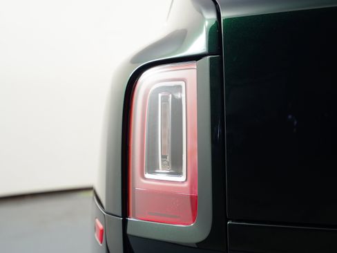 Used 2023 Rolls-Royce Cullinan w/ Cullinan Package image 79