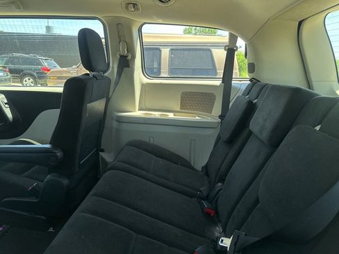 Used 2016 Dodge Grand Caravan SXT FWD image 16