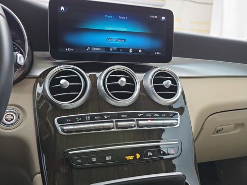 Certified 2021 Mercedes-Benz GLC 300 w/ Premium Package image 20