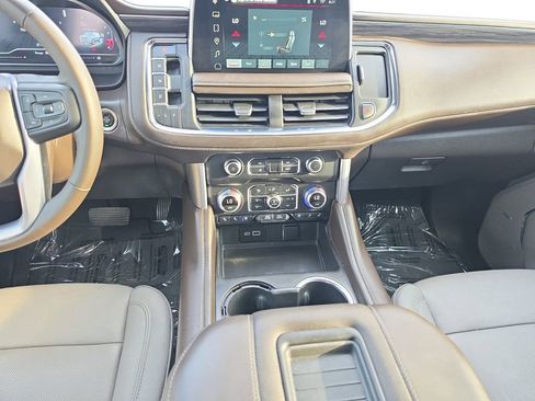 Used 2023 GMC Yukon SLT w/ SLT Luxury Package image 11