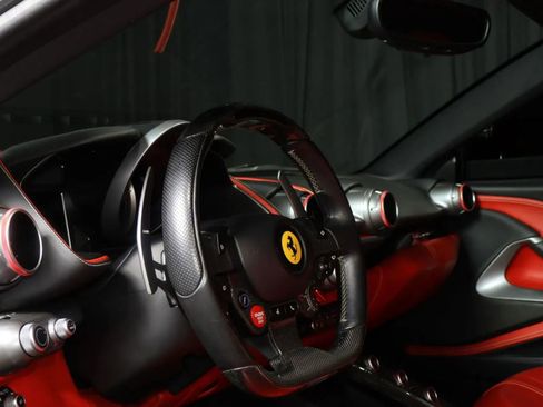 Used 2019 Ferrari 812 Superfast RWD image 5