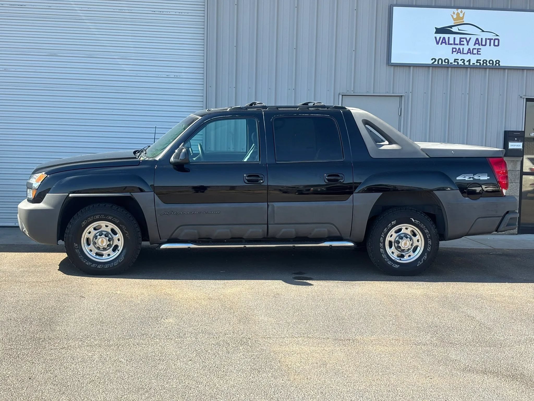 Used 2002 Chevrolet Avalanche 2500 w/ Convenience Pkg AWD/4WD image 7