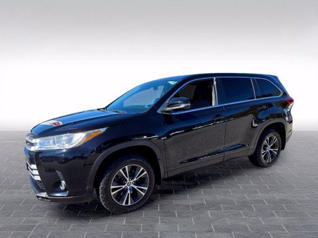 Used 2019 Toyota Highlander Plus AWD/4WD image 3