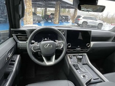 Used 2024 Lexus GX 550 image 13