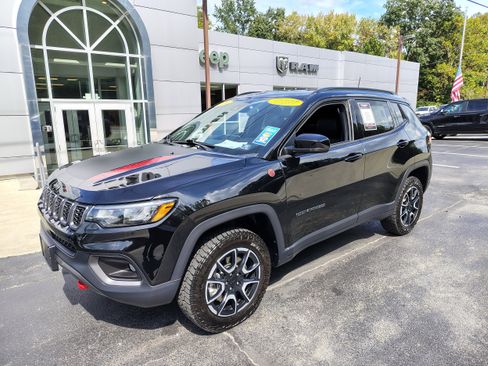 Certified 2024 Jeep Compass Trailhawk w/ Trailhawk Convenience Group image 2