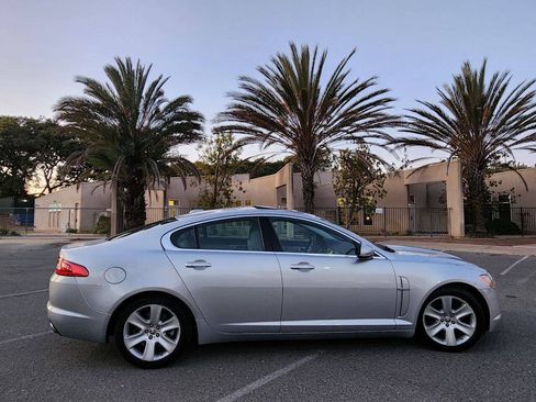 Used 2010 Jaguar XF Luxury RWD image 5