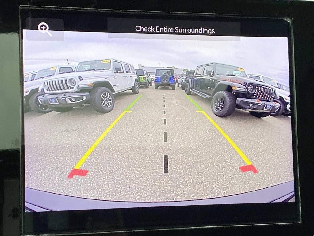 Certified 2023 Jeep Grand Cherokee Laredo X AWD/4WD image 32