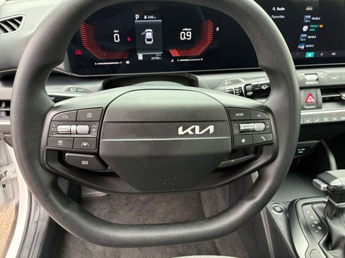 Used 2025 Kia K4 LXS image 27