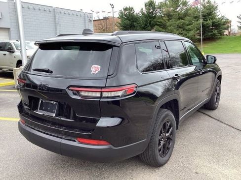 Used 2024 Jeep Grand Cherokee L Altitude AWD/4WD image 3