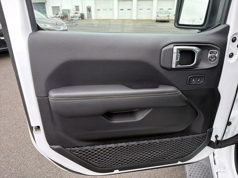 Used 2023 Jeep Wrangler Unlimited Sahara w/ Cold Weather Group AWD/4WD image 11