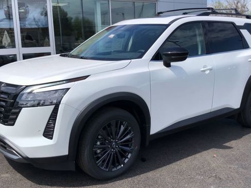 New 2026 Nissan Pathfinder SL w/ SL Premium Package image 3