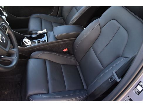 Certified 2026 Volvo XC40 B5 Plus w/ Protection Package Premier image 13