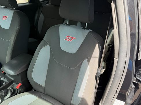 Used 2018 Ford Focus ST image 29