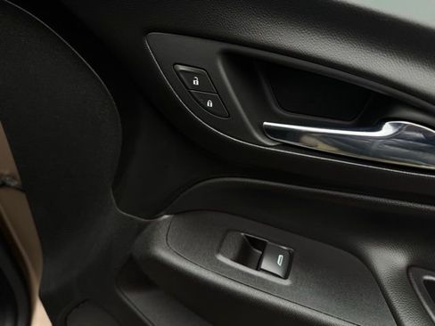 Used 2019 Chevrolet Equinox LT image 16