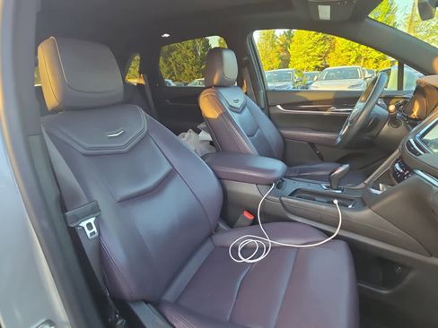 Used 2017 Cadillac XT5 Luxury w/ Driver Awareness Package FWD image 6