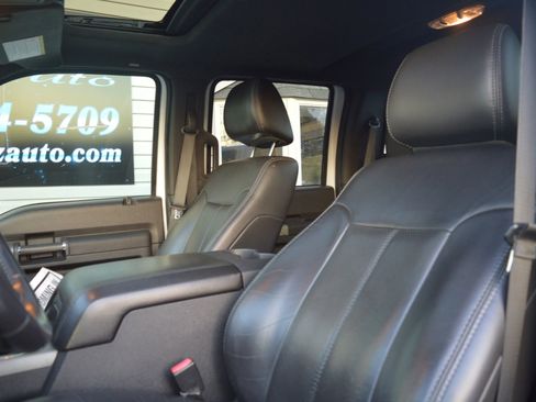 Used 2011 Ford F350 Lariat w/ Lariat Interior Pkg image 9