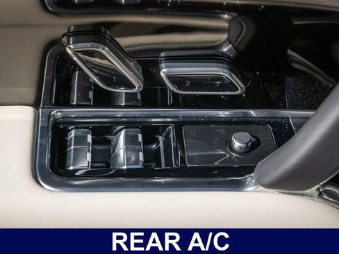 Used 2025 Land Rover Range Rover Long Wheelbase Autobiography AWD/4WD image 16