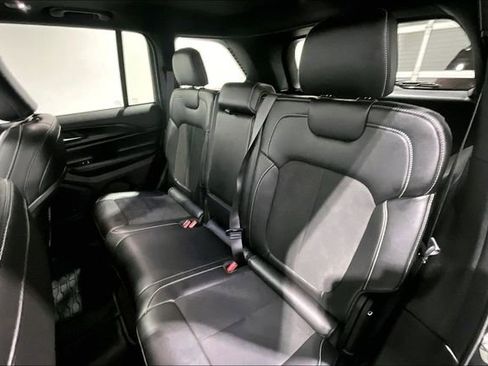 Used 2024 Jeep Grand Cherokee Altitude image 23