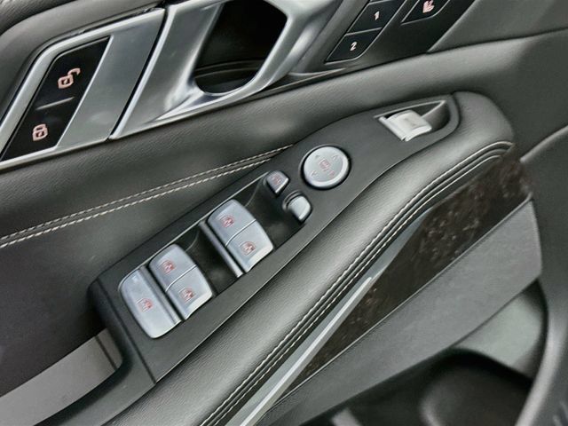 Used 2025 BMW X7 xDrive40i w/ M Sport Package AWD/4WD image 18