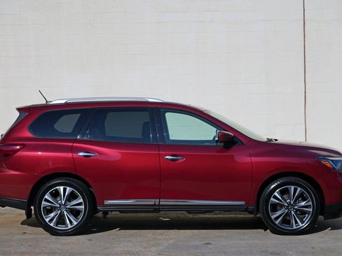 Used 2017 Nissan Pathfinder Platinum w/ Family Entertainment Package AWD/4WD image 56