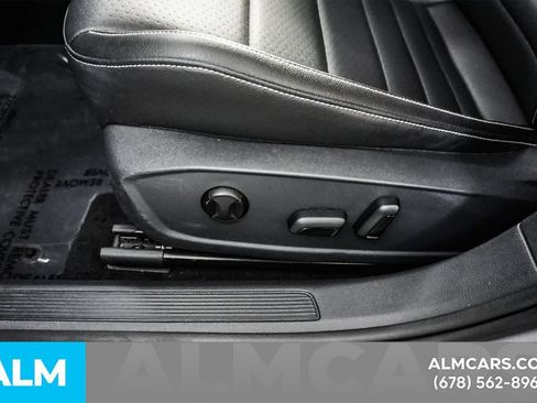 Used 2024 Volkswagen Jetta SE FWD image 31